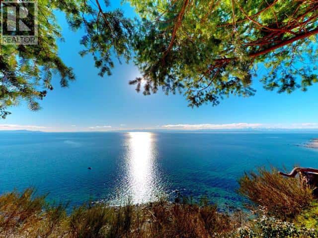 2902 ARBUTUS LANE — Savary Island, British Columbia - Photo 2 of 46