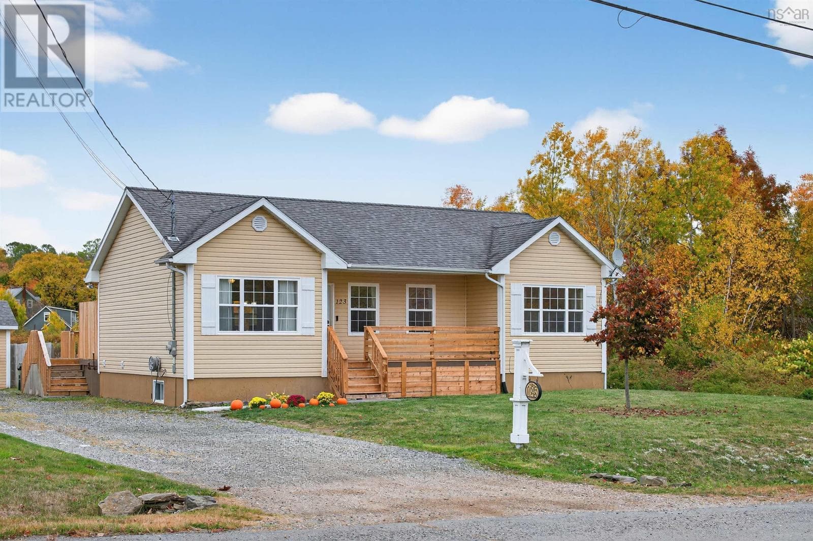 123 BARRINGTON — Sydney Mines, Nova Scotia - Main photo