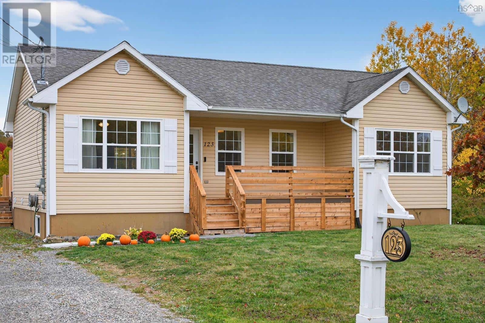 123 BARRINGTON — Sydney Mines, Nova Scotia - Photo 3 of 50