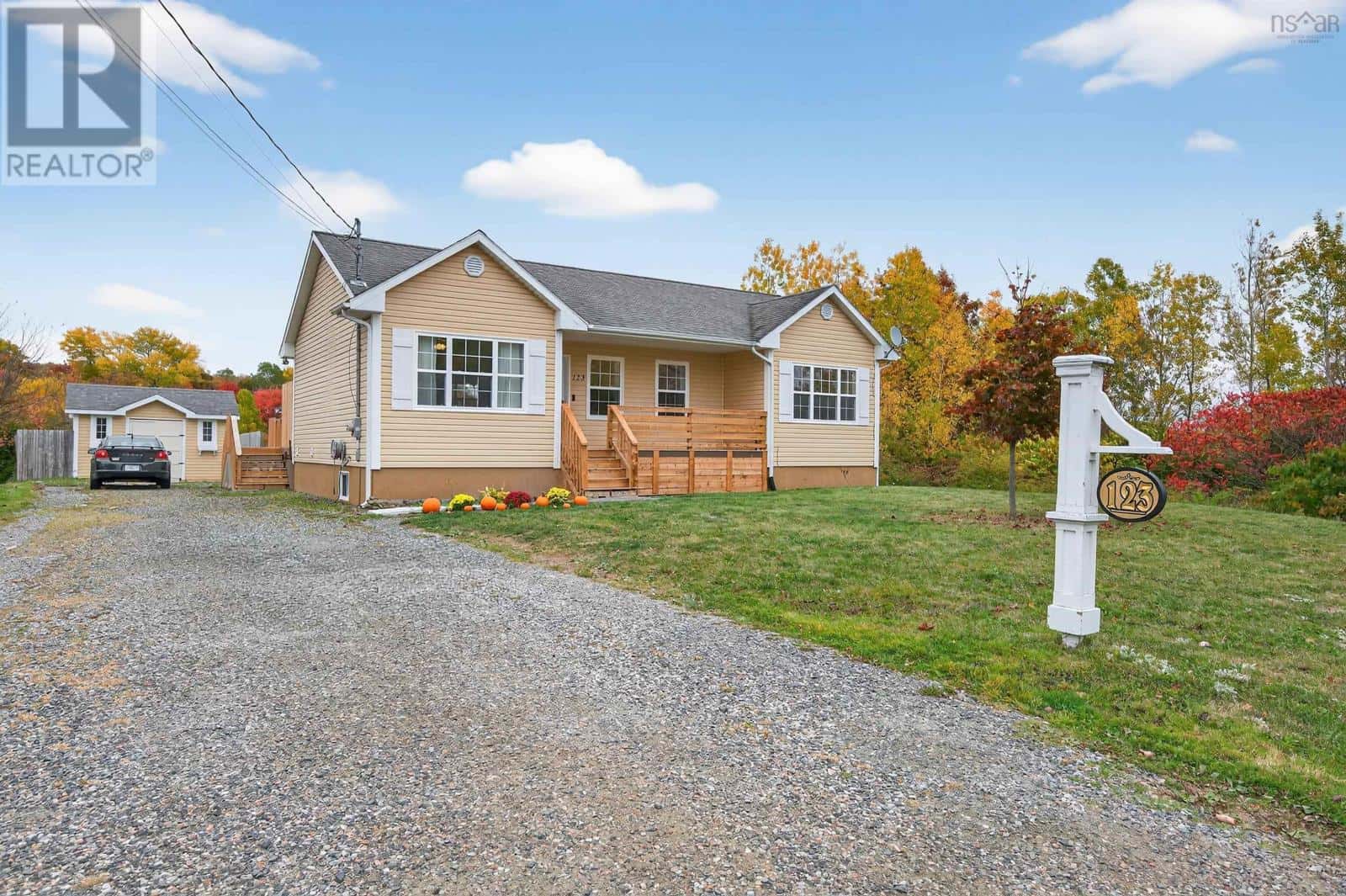 123 BARRINGTON — Sydney Mines, Nova Scotia - Photo 5 of 50