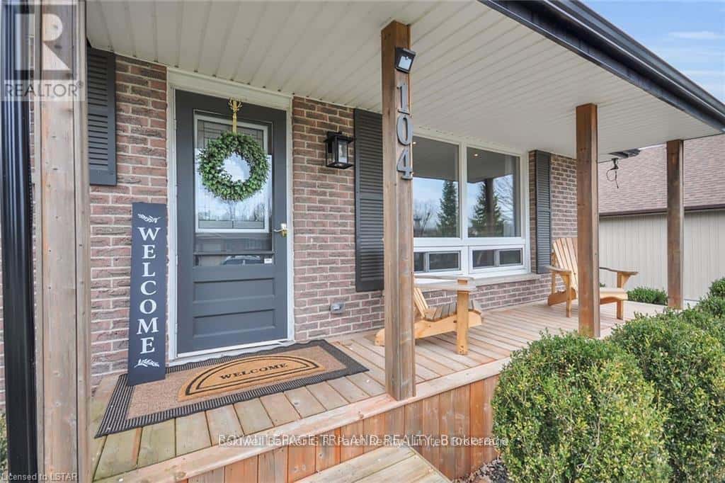 104 SIMCOE CRESCENT — Middlesex Centre (Komoka), Ontario - Photo 4 of 33