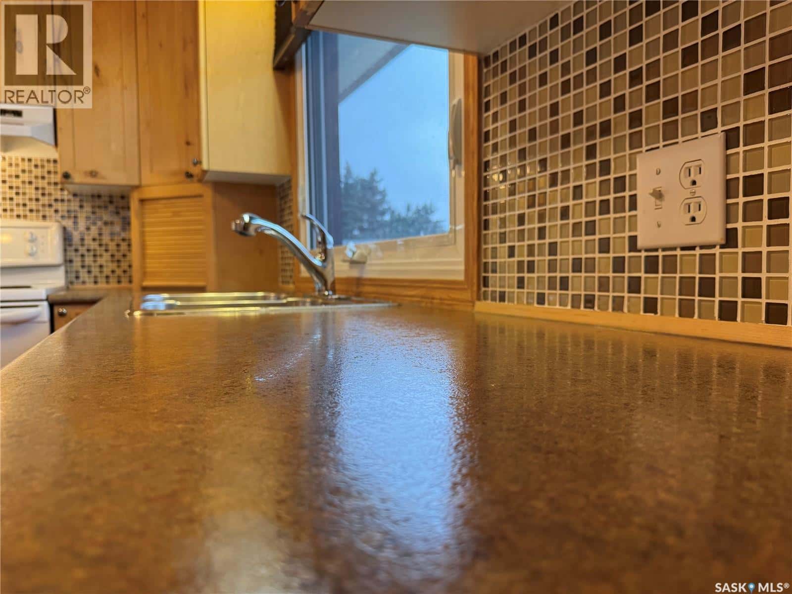 127 Broadway STREET — Foam Lake, Saskatchewan - Photo 4 of 42