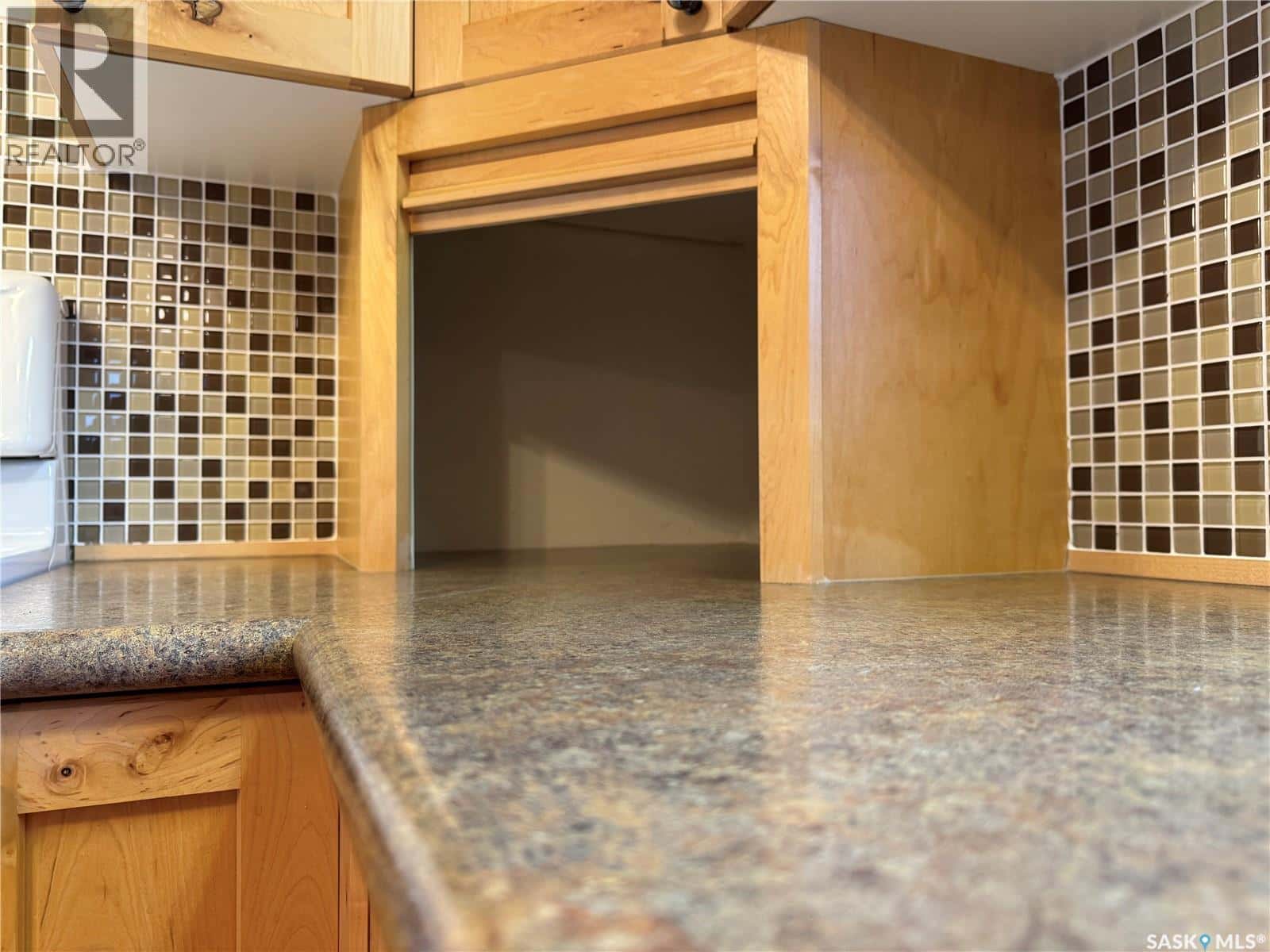 127 Broadway STREET — Foam Lake, Saskatchewan - Photo 5 of 42