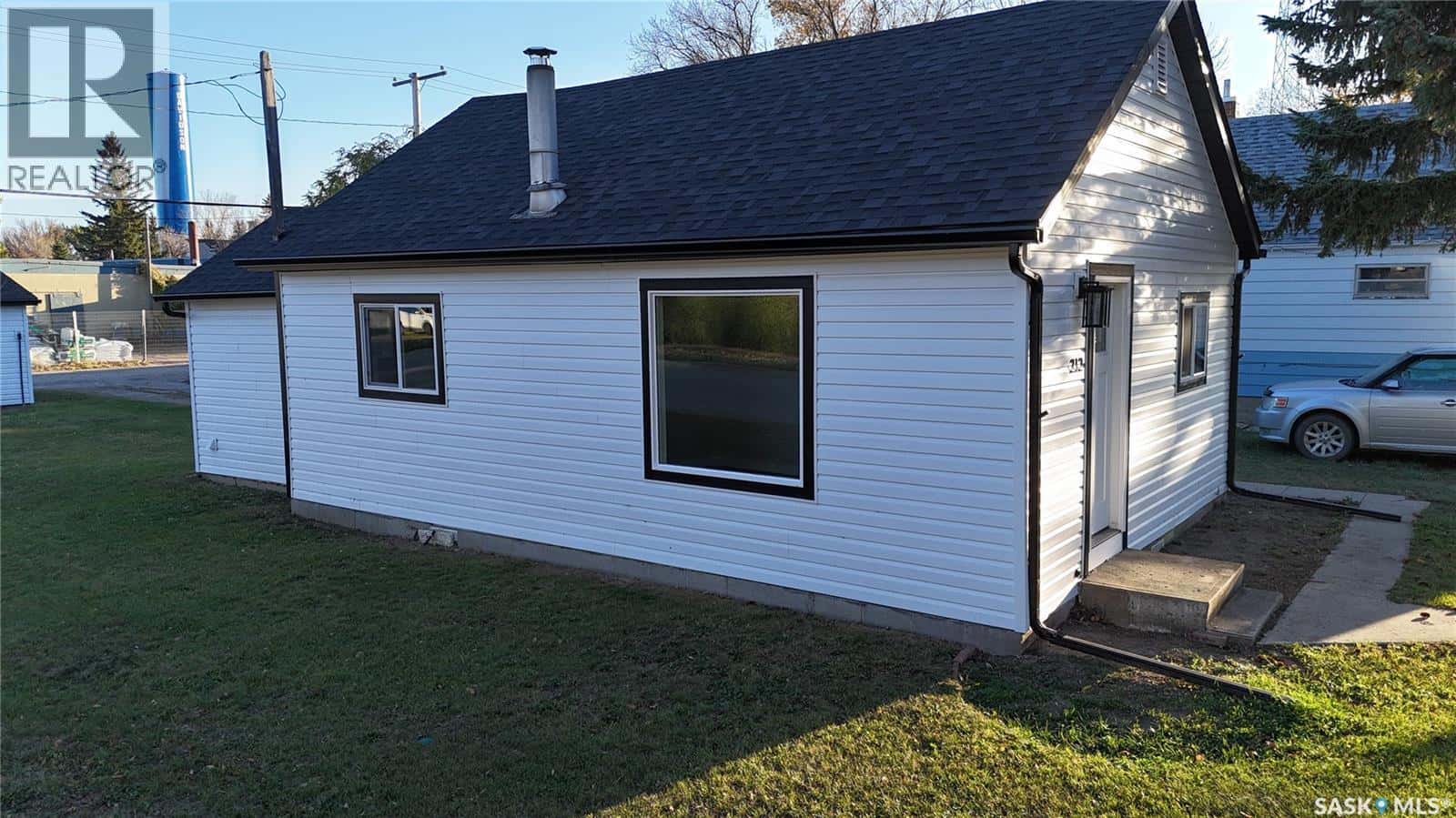 212 Garfield STREET — Davidson, Saskatchewan - Photo 2 of 42