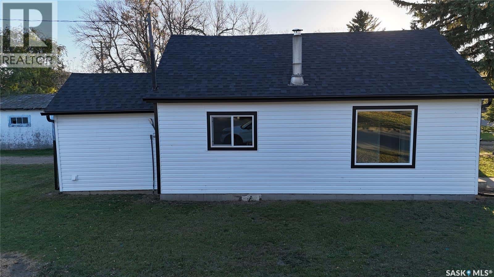 212 Garfield STREET — Davidson, Saskatchewan - Photo 3 of 42