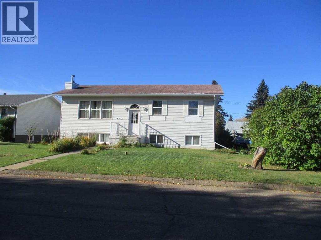 420 3rd Street NE — Manning, Alberta - Main photo