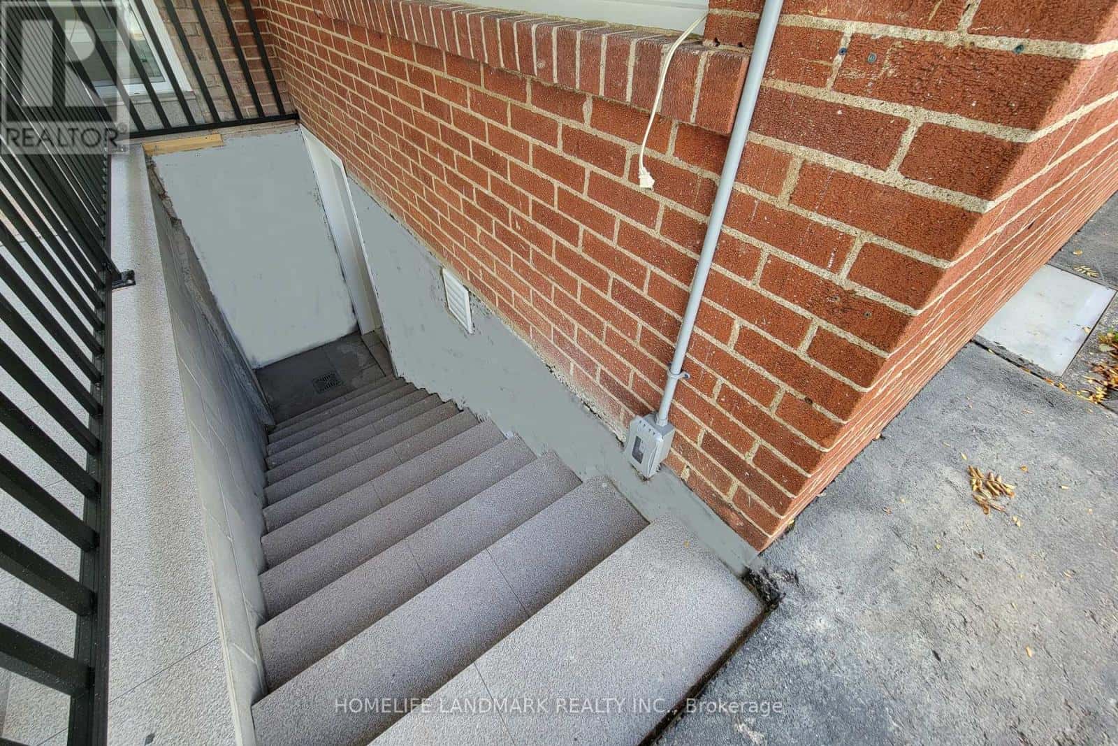 LOWER - 75 BAYVIEW DRIVE — St. Catharines (Port Dalhousie), Ontario - Photo 4 of 30