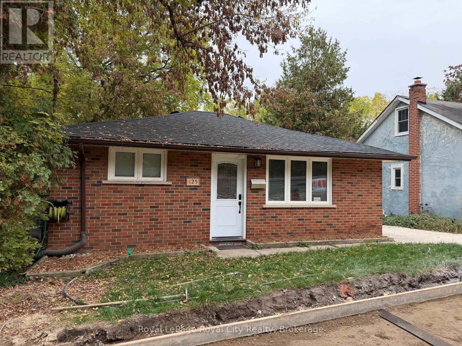 MAIN - 125 GROVE STREET — Guelph (St. George's), Ontario - Photo 2 of 23