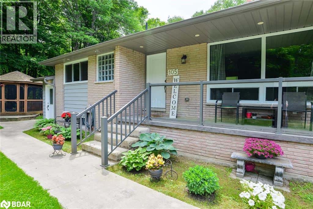 105 WELLINGTON Street — Gravenhurst, Ontario - Photo 2 of 33