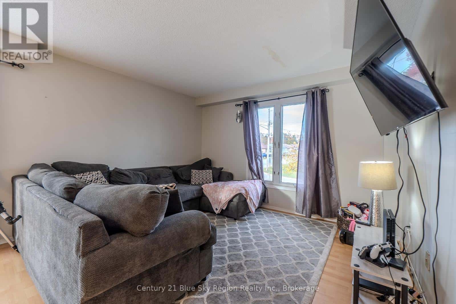 4 SOVEREIGN DRIVE — North Bay (Birchaven), Ontario - Photo 3 of 34