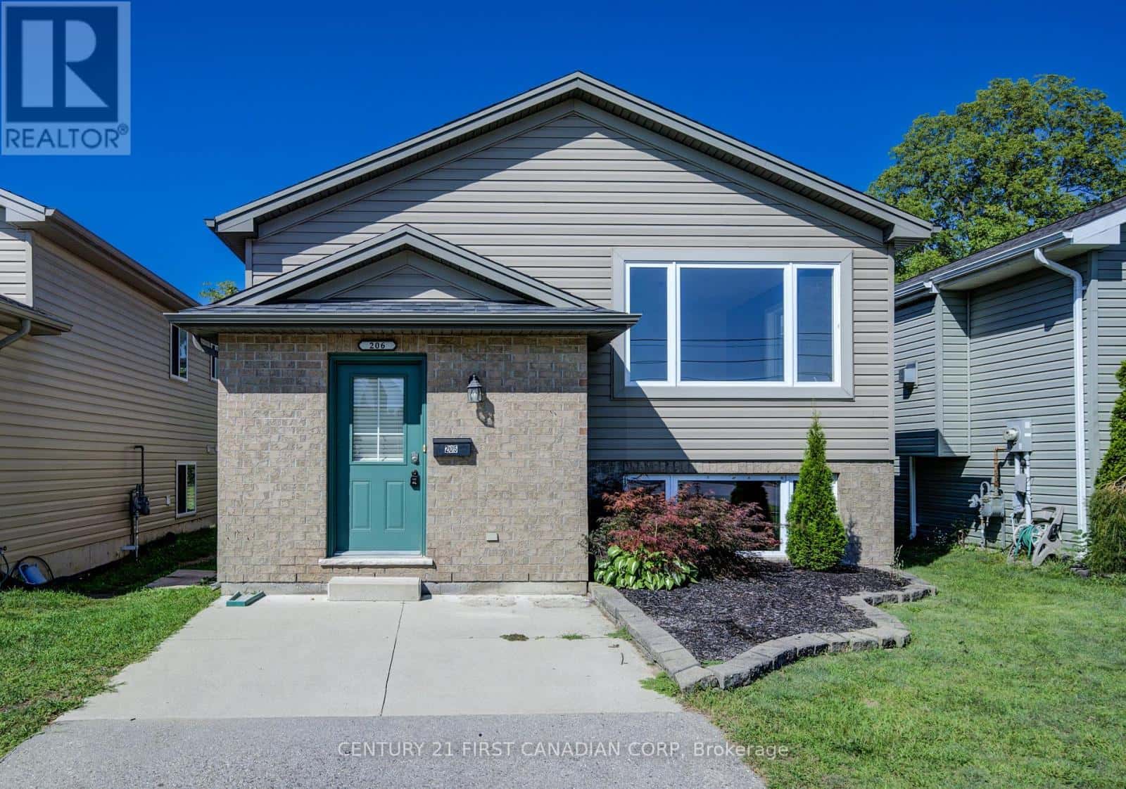 212 EWART STREET SW — Strathroy-Caradoc (NW), Ontario - Photo 2 of 17