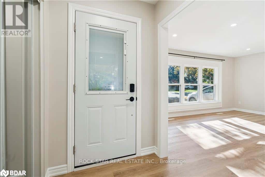 MAIN - 10 SYCAMORE STREET — Hamilton (Berrisfield), Ontario - Photo 3 of 18