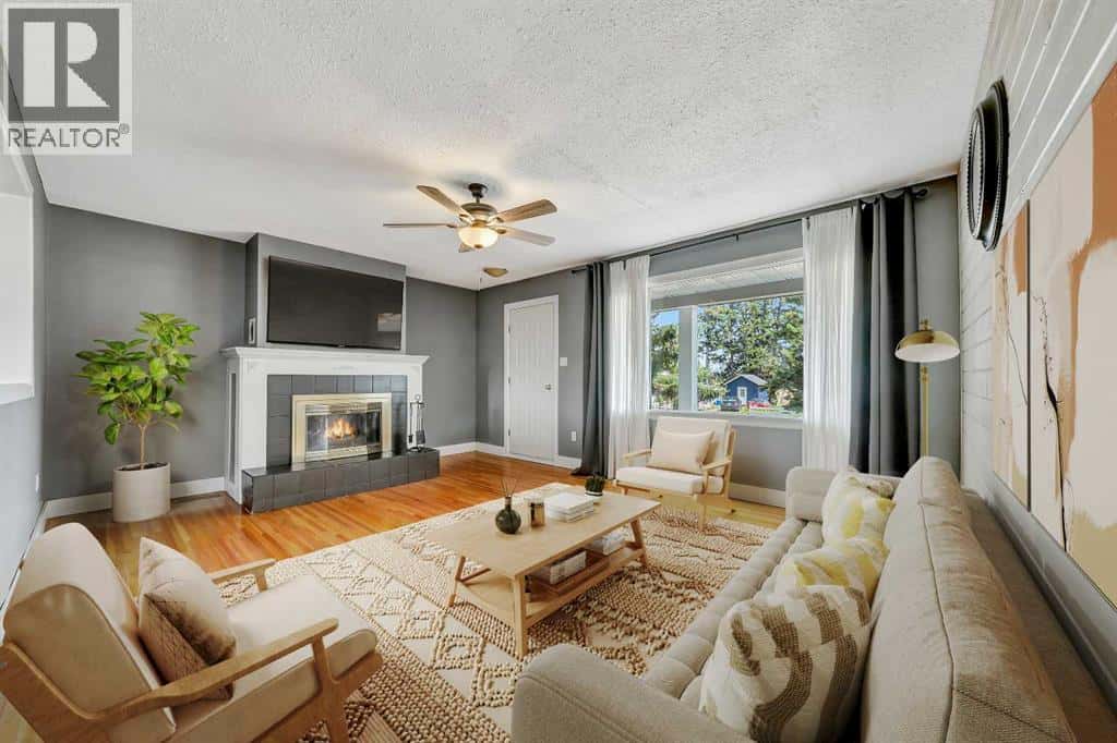 213 2 Avenue N — Marwayne, Alberta - Photo 2 of 31