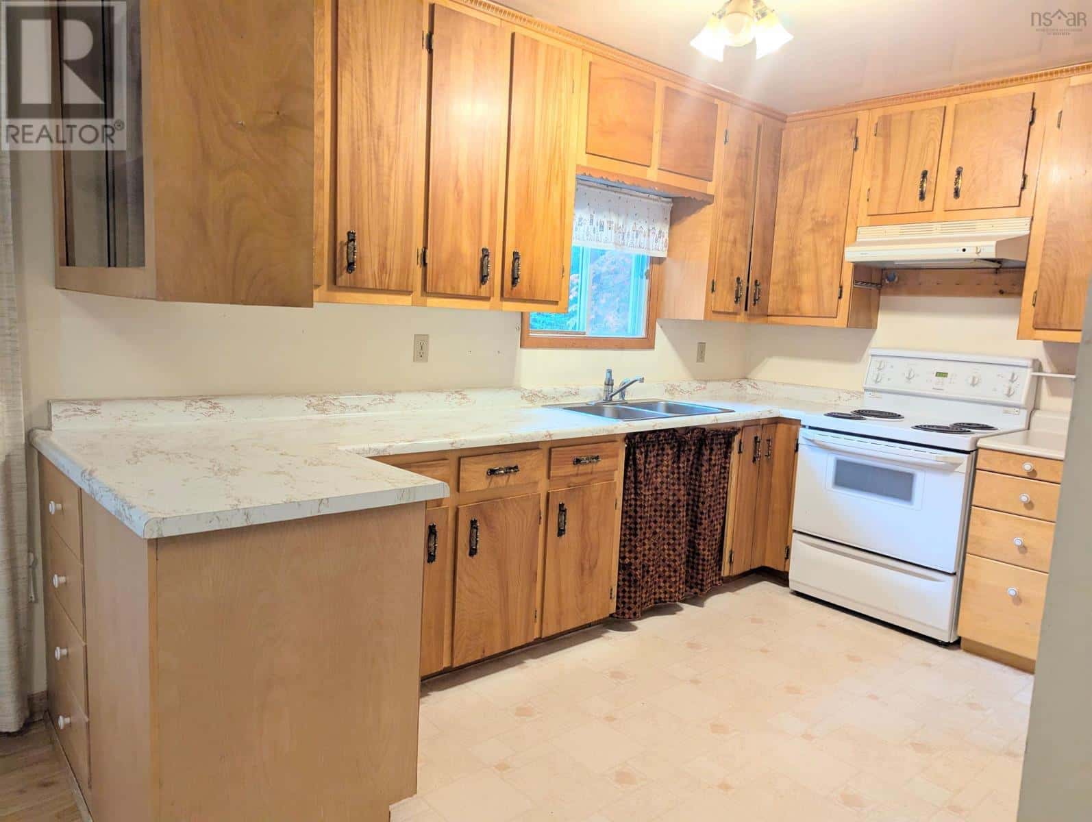 984 Herring Cove Road — Herring Cove, Nova Scotia - Photo 5 of 26