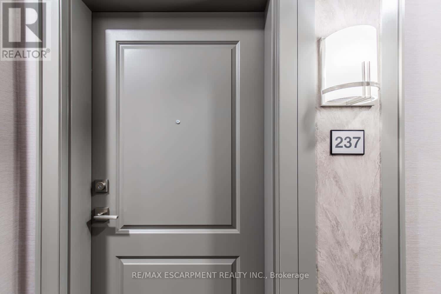 237 - 5055 GREENLANE ROAD — Lincoln (Lincoln Lake), Ontario - Photo 4 of 36