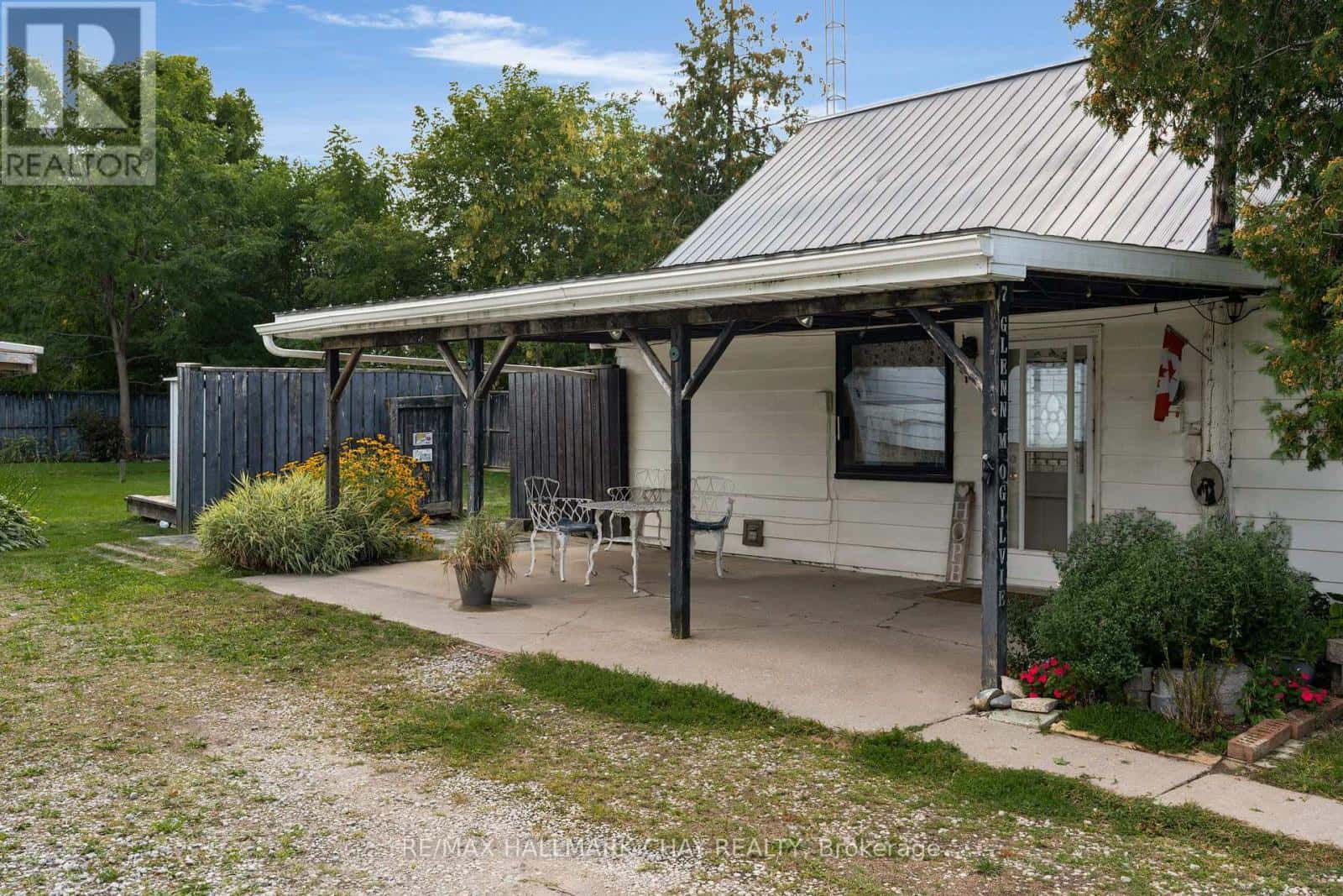 7 CAROLINE STREET E — Clearview (Creemore), Ontario - Photo 4 of 34