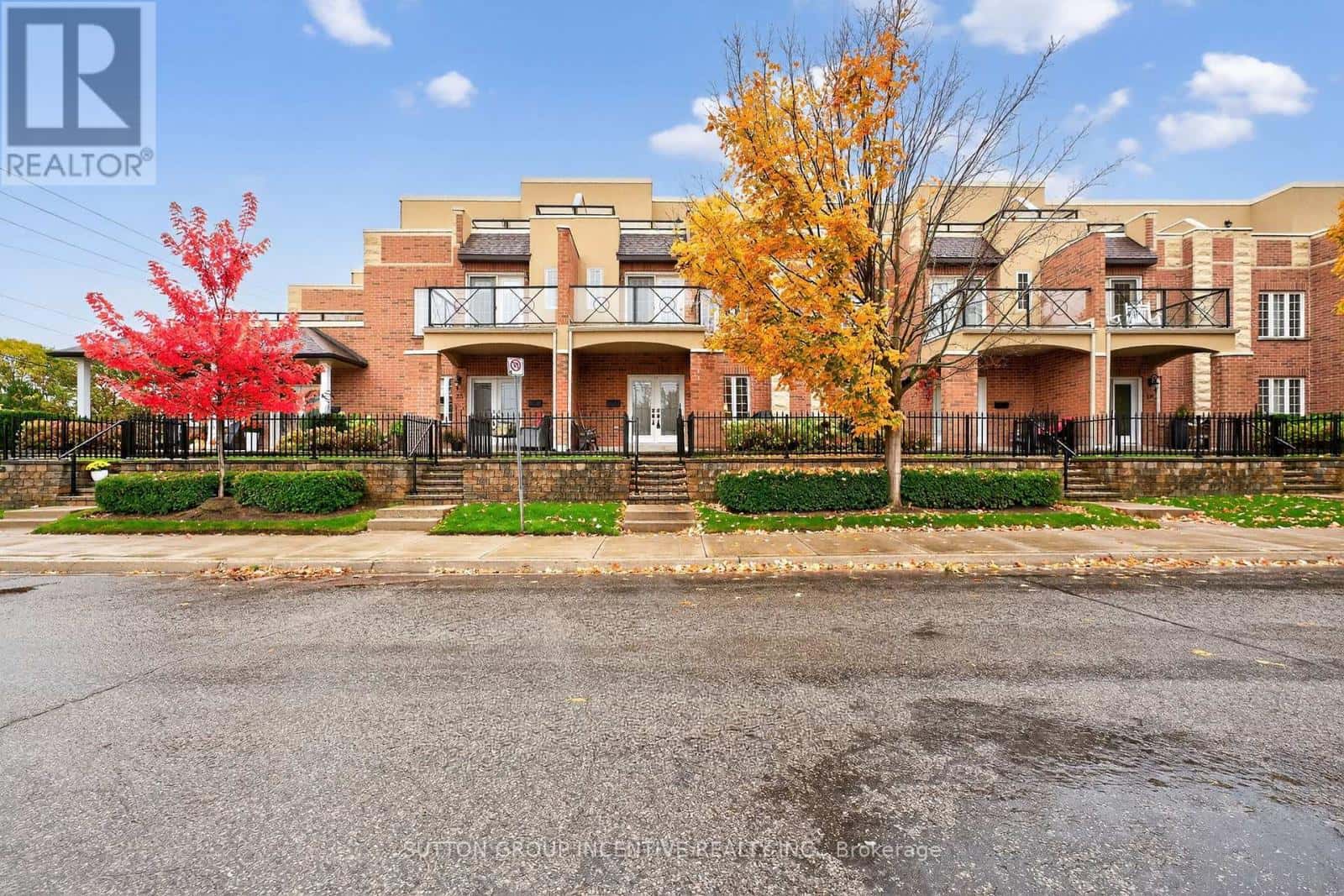 5 - 23 WHITE OAKS ROAD — Barrie (Lakeshore), Ontario - Photo 2 of 50