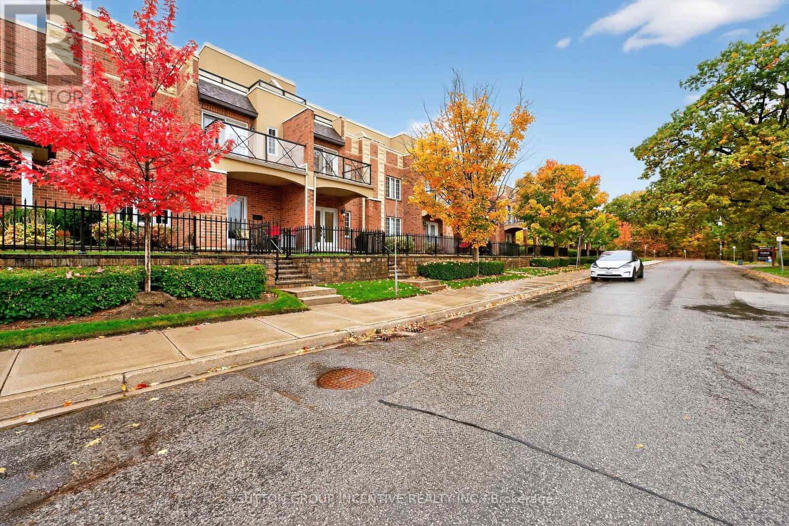 5 - 23 WHITE OAKS ROAD — Barrie (Lakeshore), Ontario - Photo 4 of 50