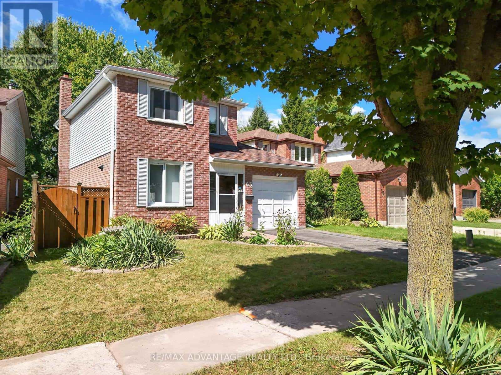 63 WALMER GARDENS — London North (North K), Ontario - Photo 2 of 38