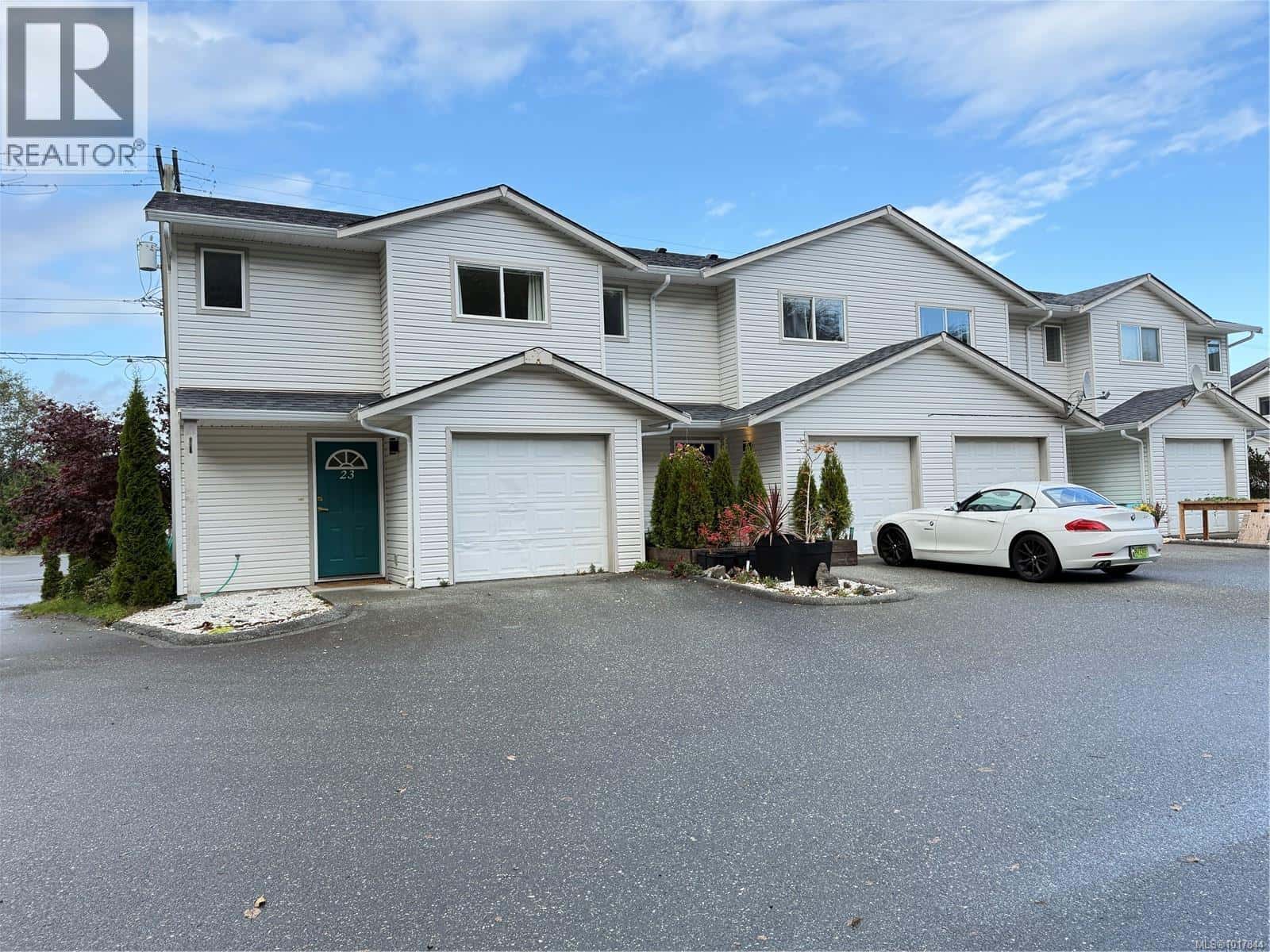 23 2697 Mine Rd — Port McNeill, British Columbia - Photo 2 of 34