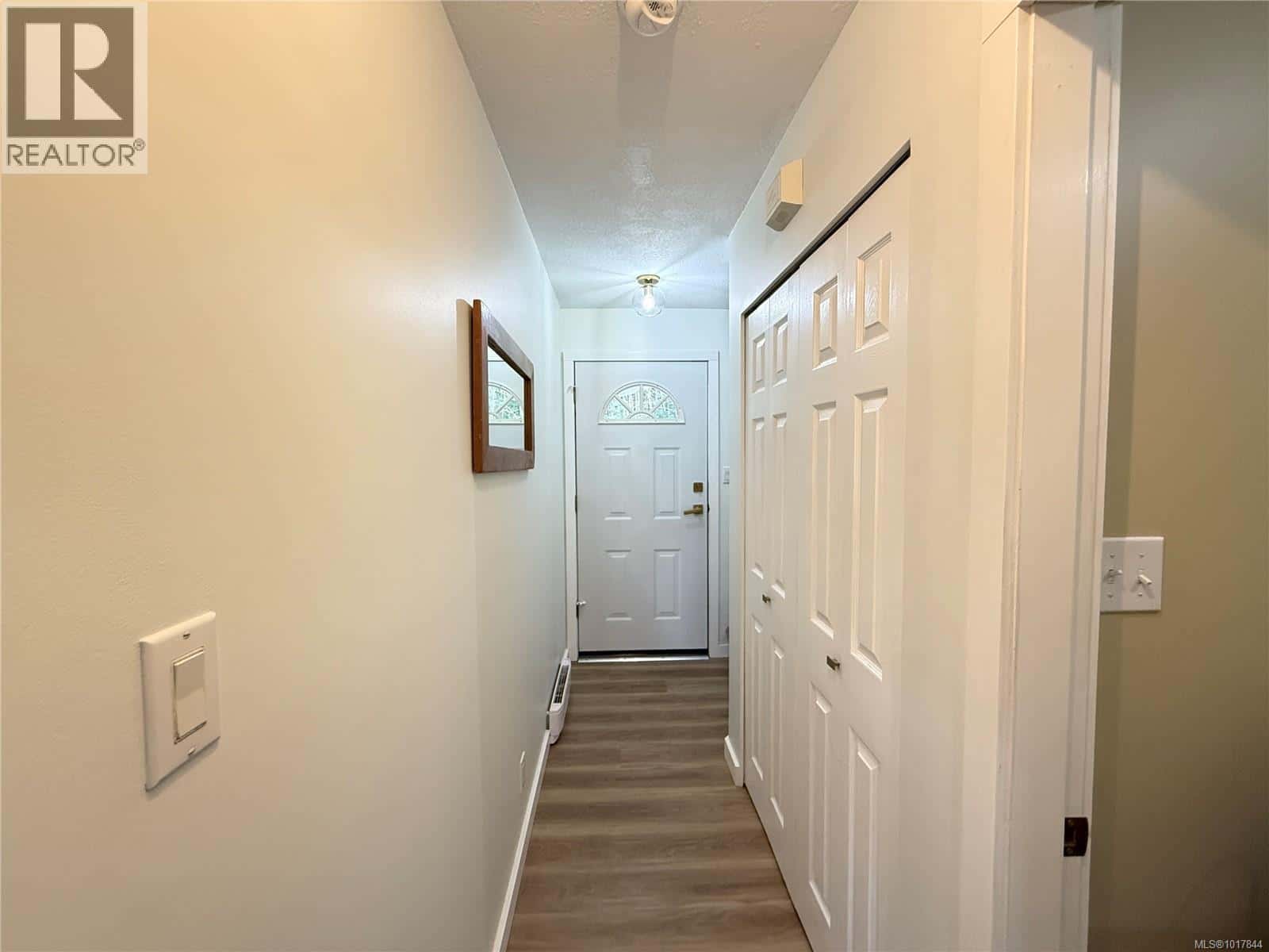 23 2697 Mine Rd — Port McNeill, British Columbia - Photo 4 of 34