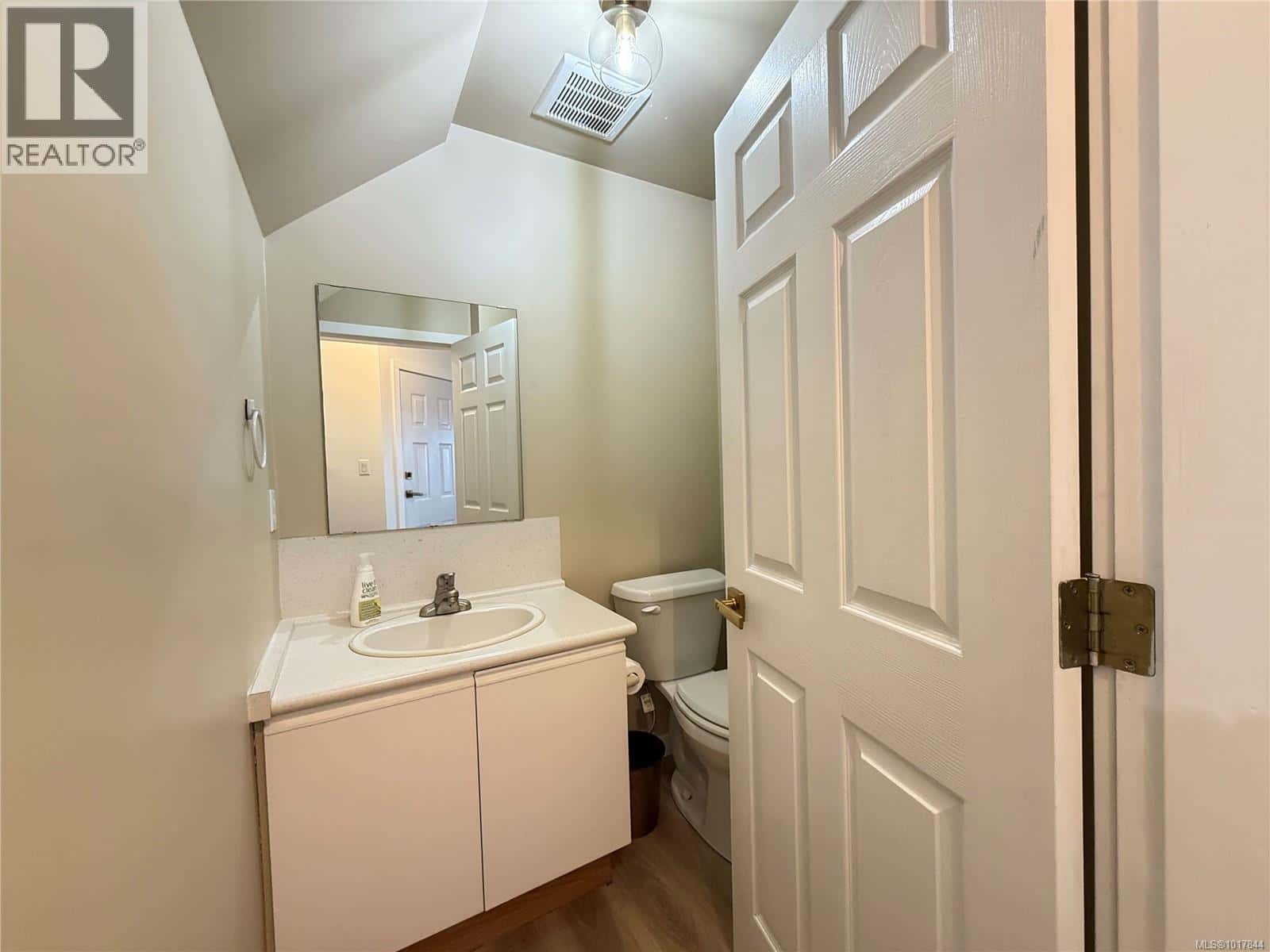 23 2697 Mine Rd — Port McNeill, British Columbia - Photo 5 of 34