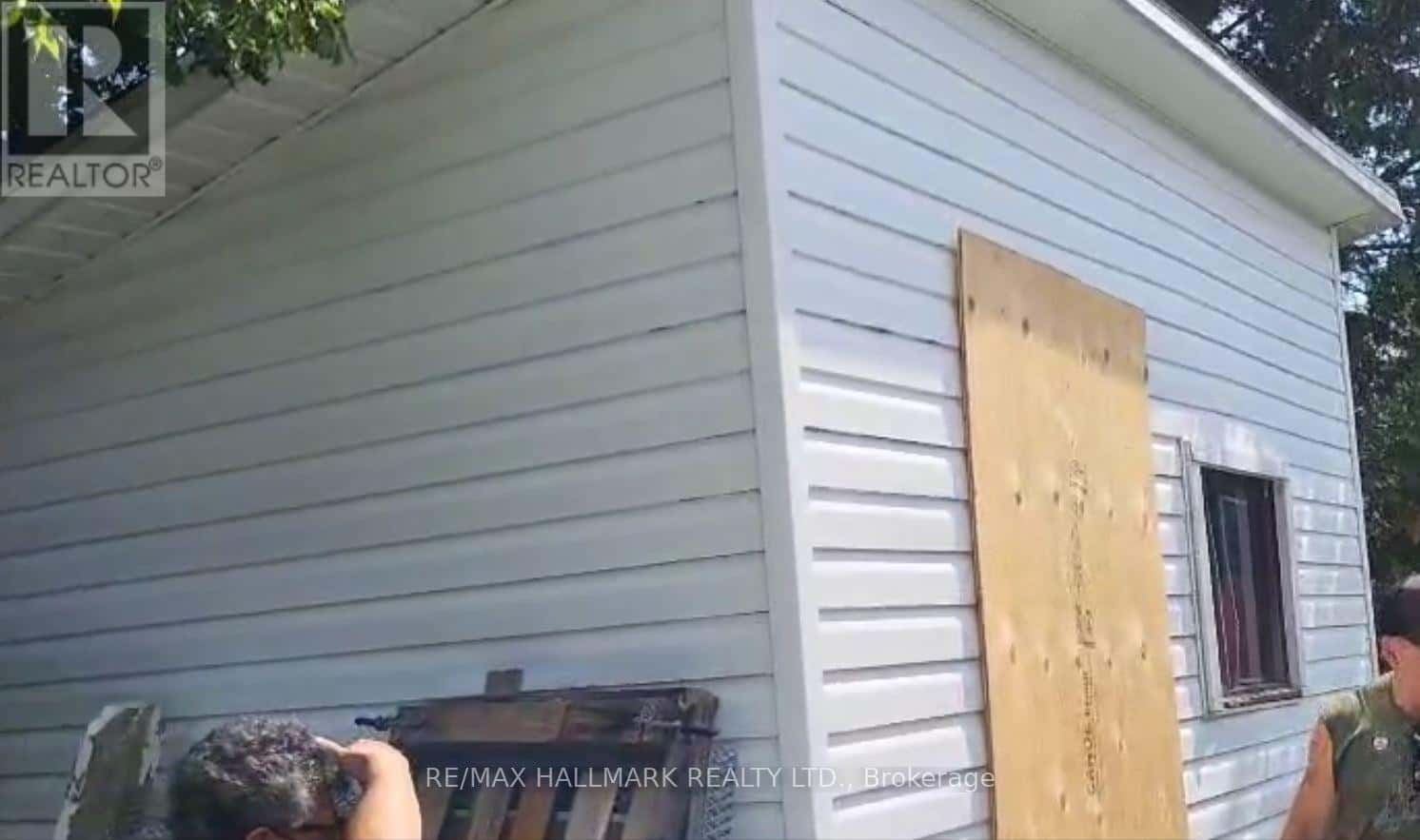 77 UPPER HELEN STREET — Cobalt, Ontario - Photo 2 of 9