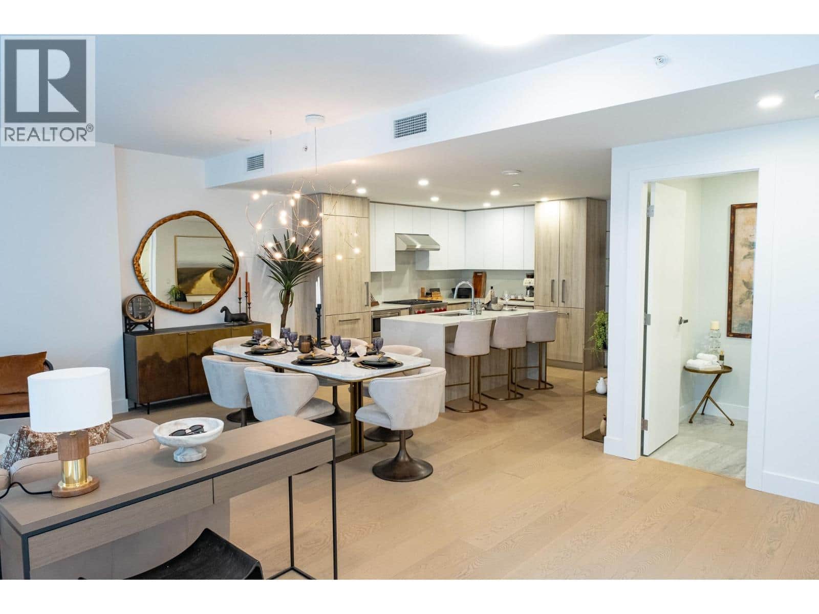 TH2 423 6TH STREET - Photo 2 of 37, West Vancouver, British Columbia