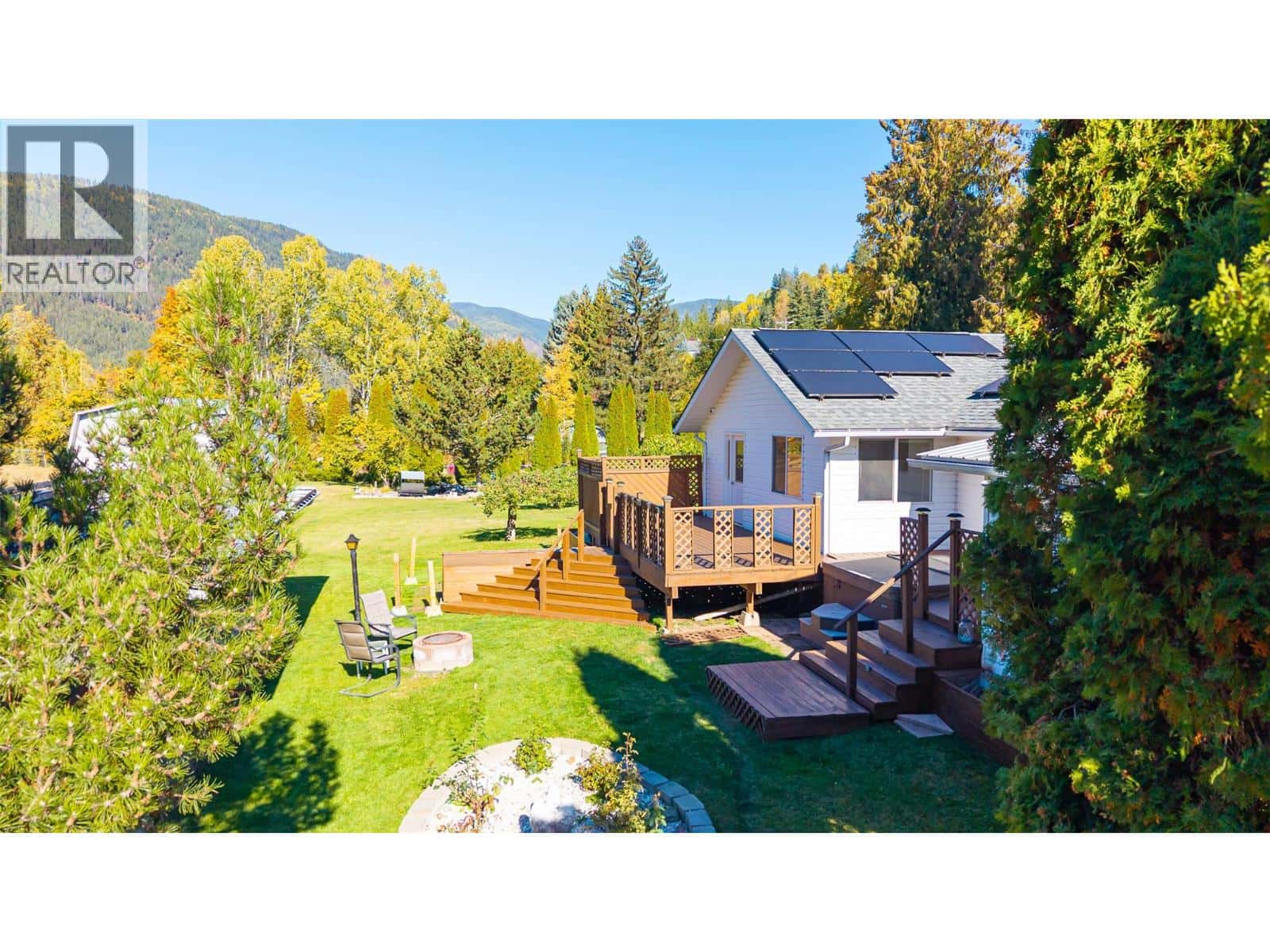 5145 ELSIE HOLMES Road — Wynndel, British Columbia - Photo 3 of 77