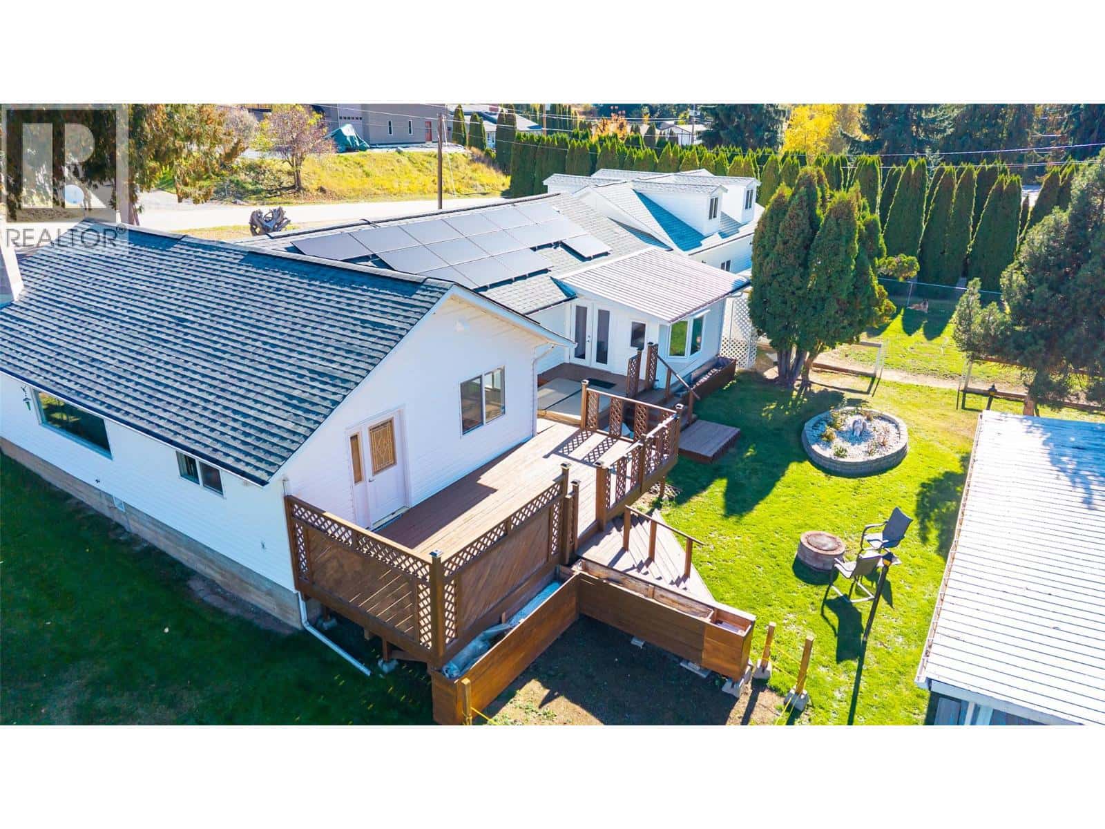 5145 ELSIE HOLMES Road — Wynndel, British Columbia - Photo 4 of 77