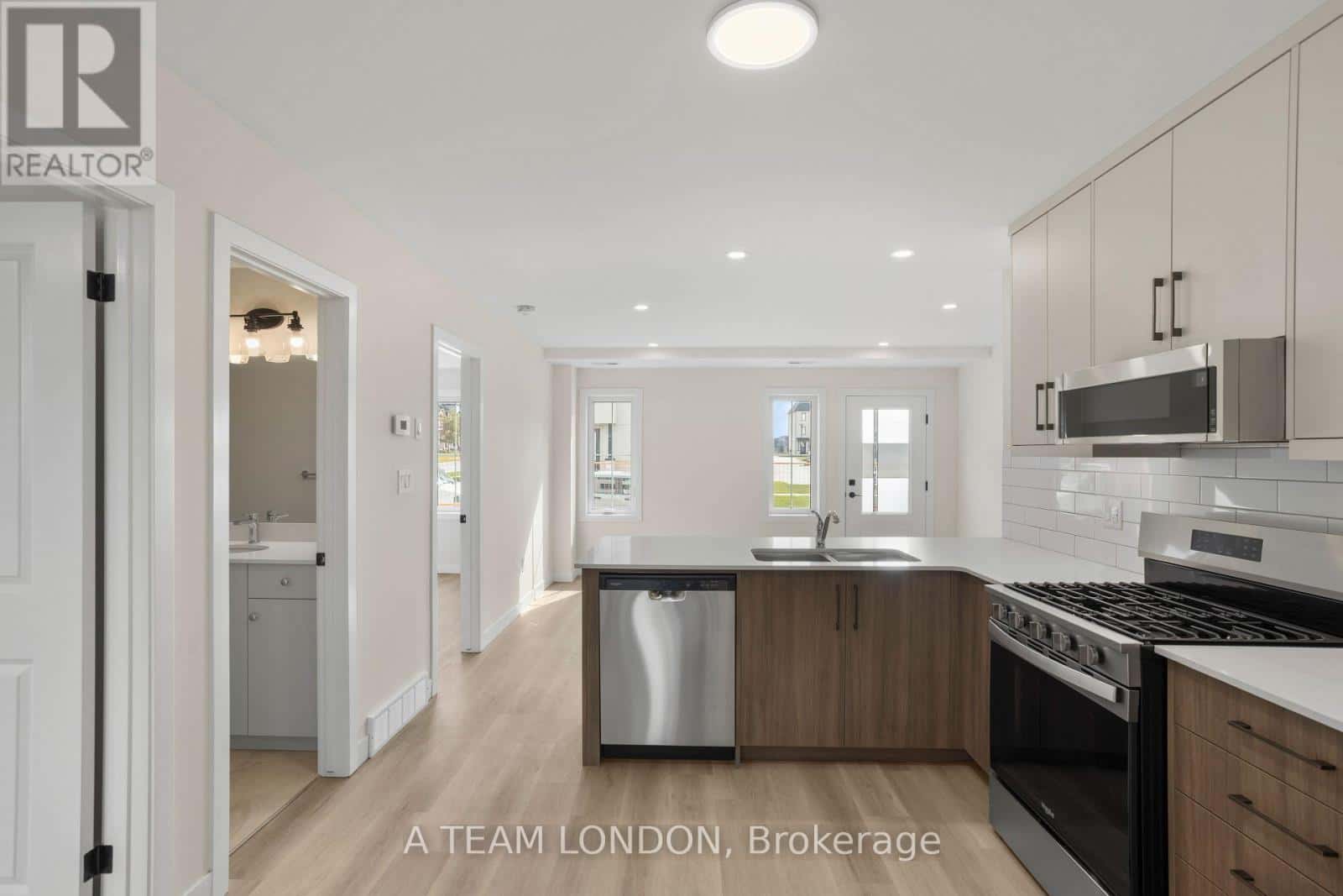 195 - 310 CALLAWAY ROAD — London North (North A), Ontario - Photo 4 of 29