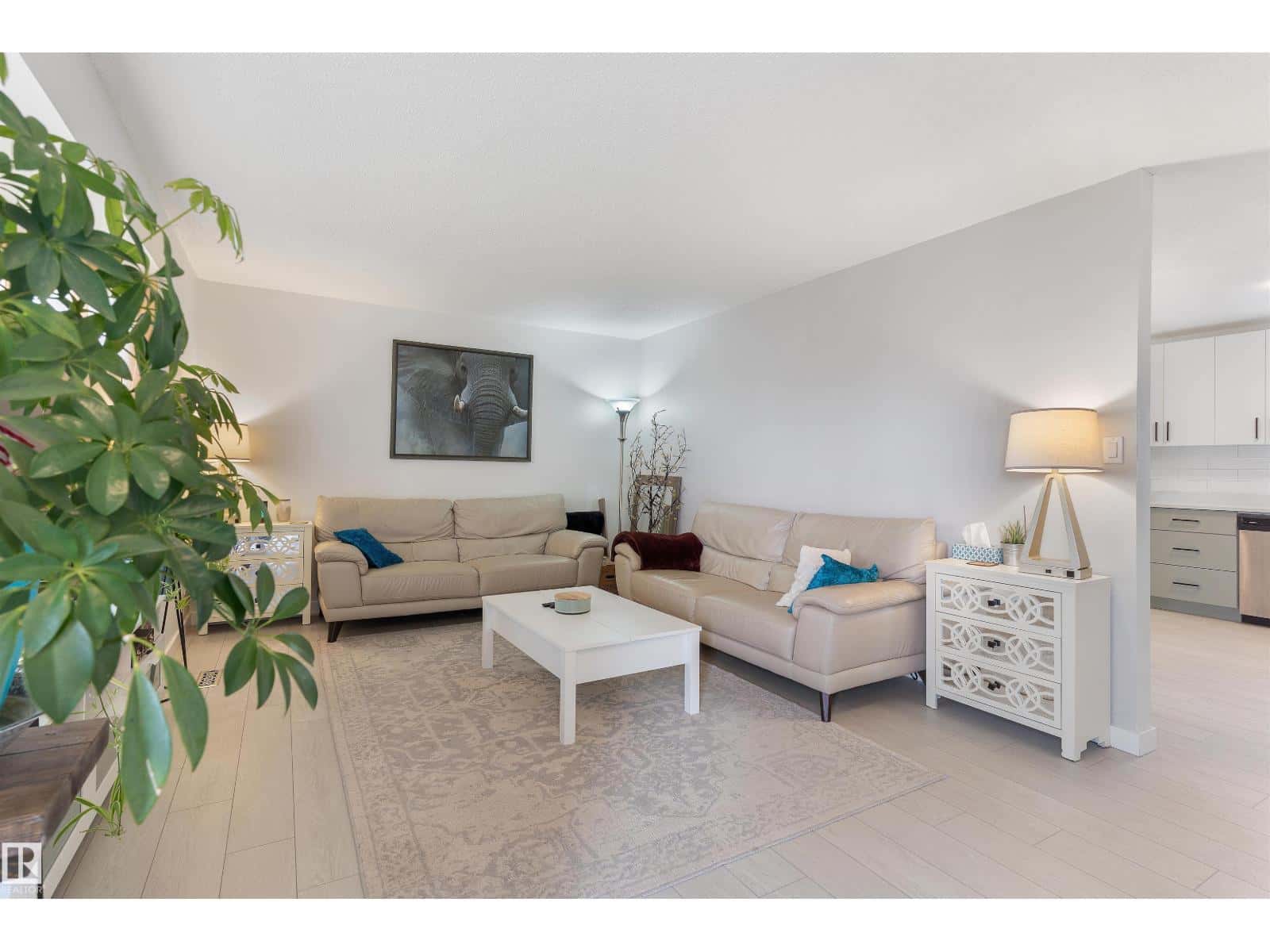 5614 48A ST — Vegreville, Alberta - Photo 5 of 45