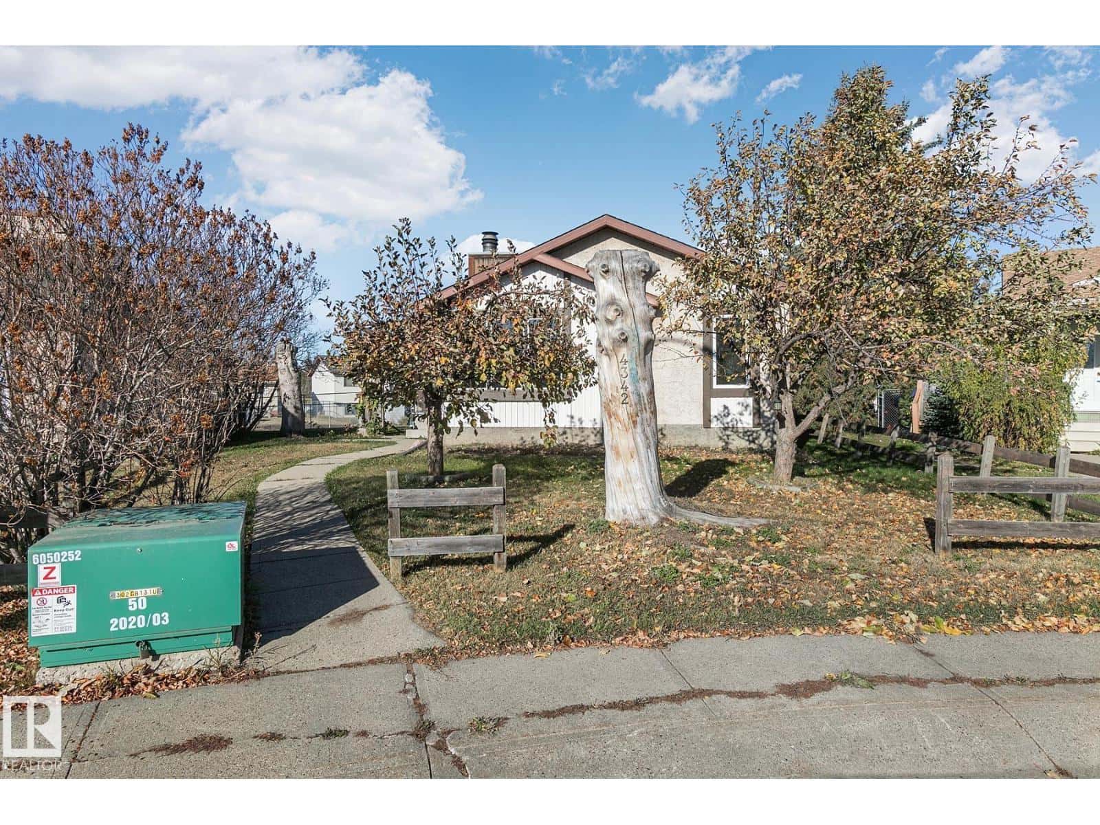 4342 50 ST — Gibbons, Alberta - Photo 4 of 55