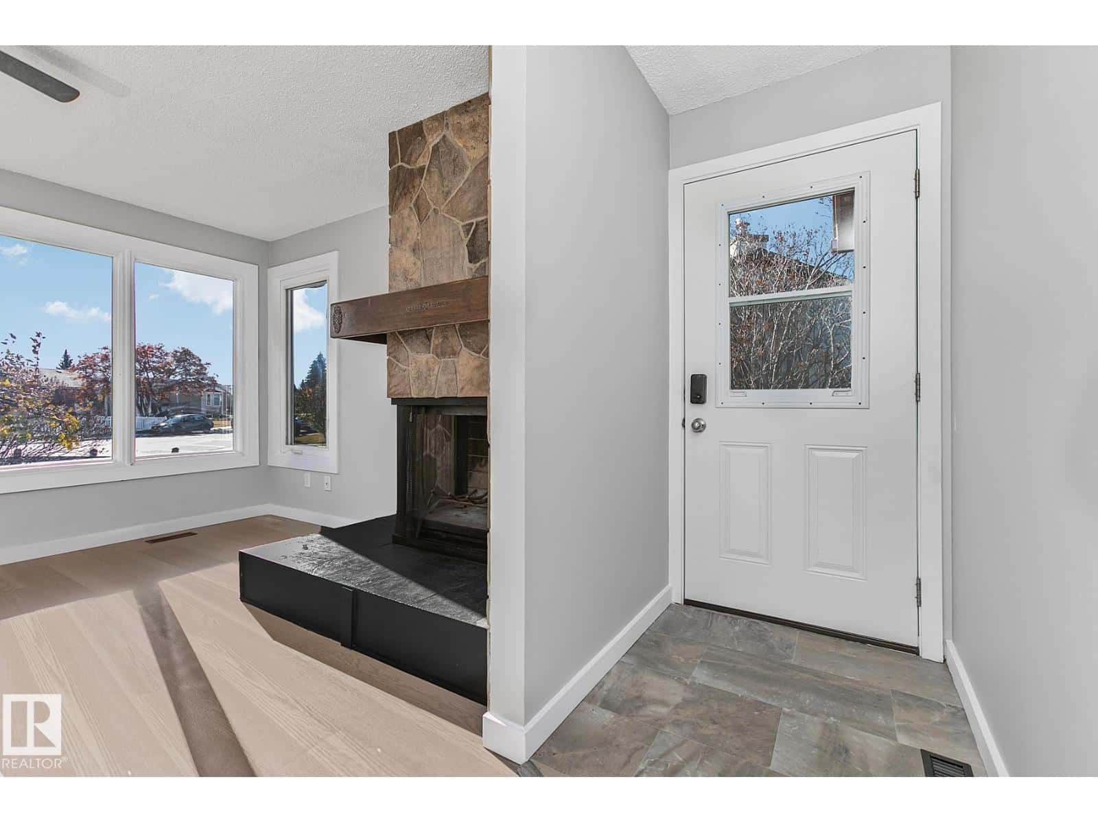 4342 50 ST — Gibbons, Alberta - Photo 5 of 55