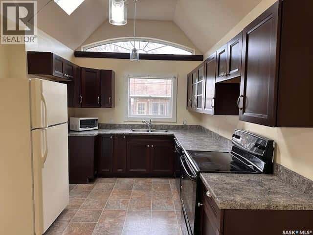 809 Herbert AVENUE — Herbert, Saskatchewan - Photo 3 of 26