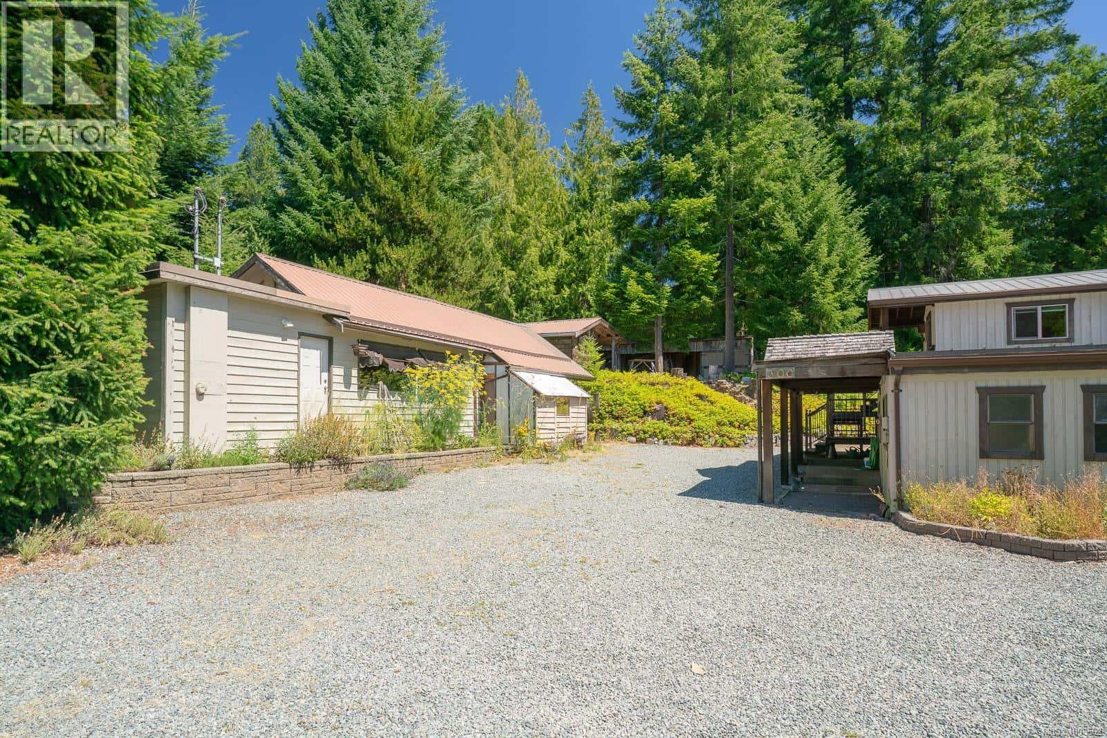 300&304 DEER Rd — Lake Cowichan, British Columbia - Photo 5 of 76