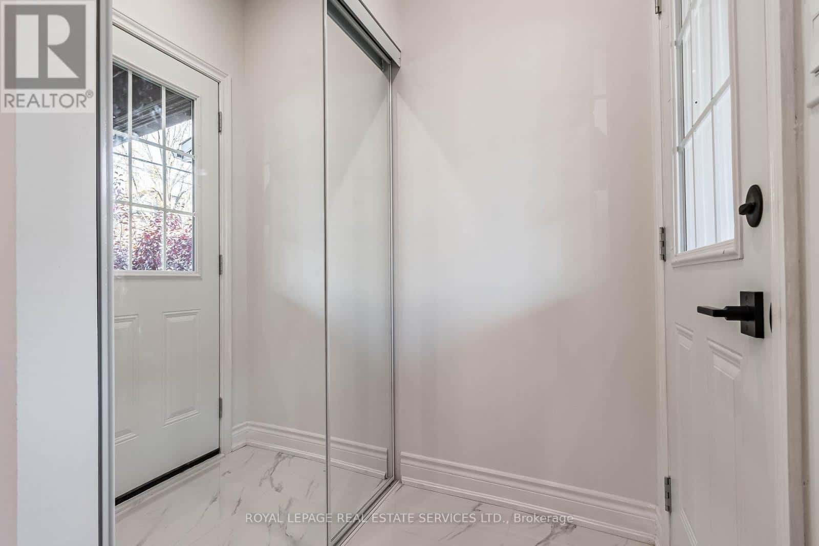 UPPER - 286 CUMBERLAND AVENUE — Hamilton (Blakeley), Ontario - Photo 3 of 32