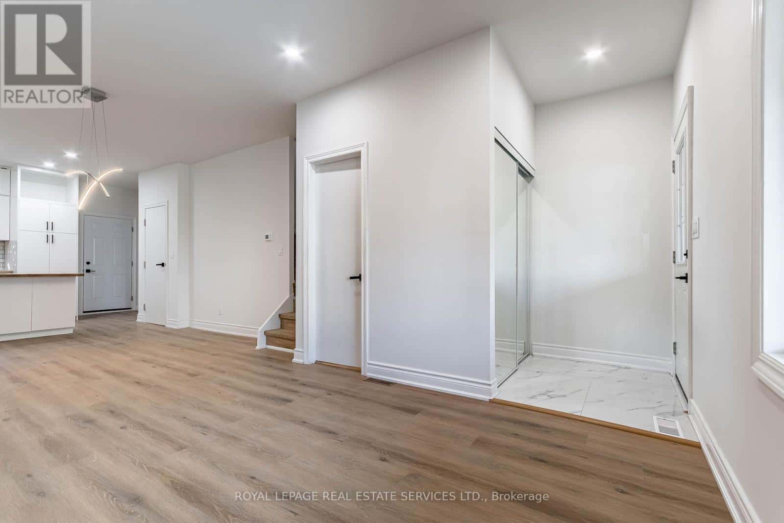 UPPER - 286 CUMBERLAND AVENUE — Hamilton (Blakeley), Ontario - Photo 5 of 32