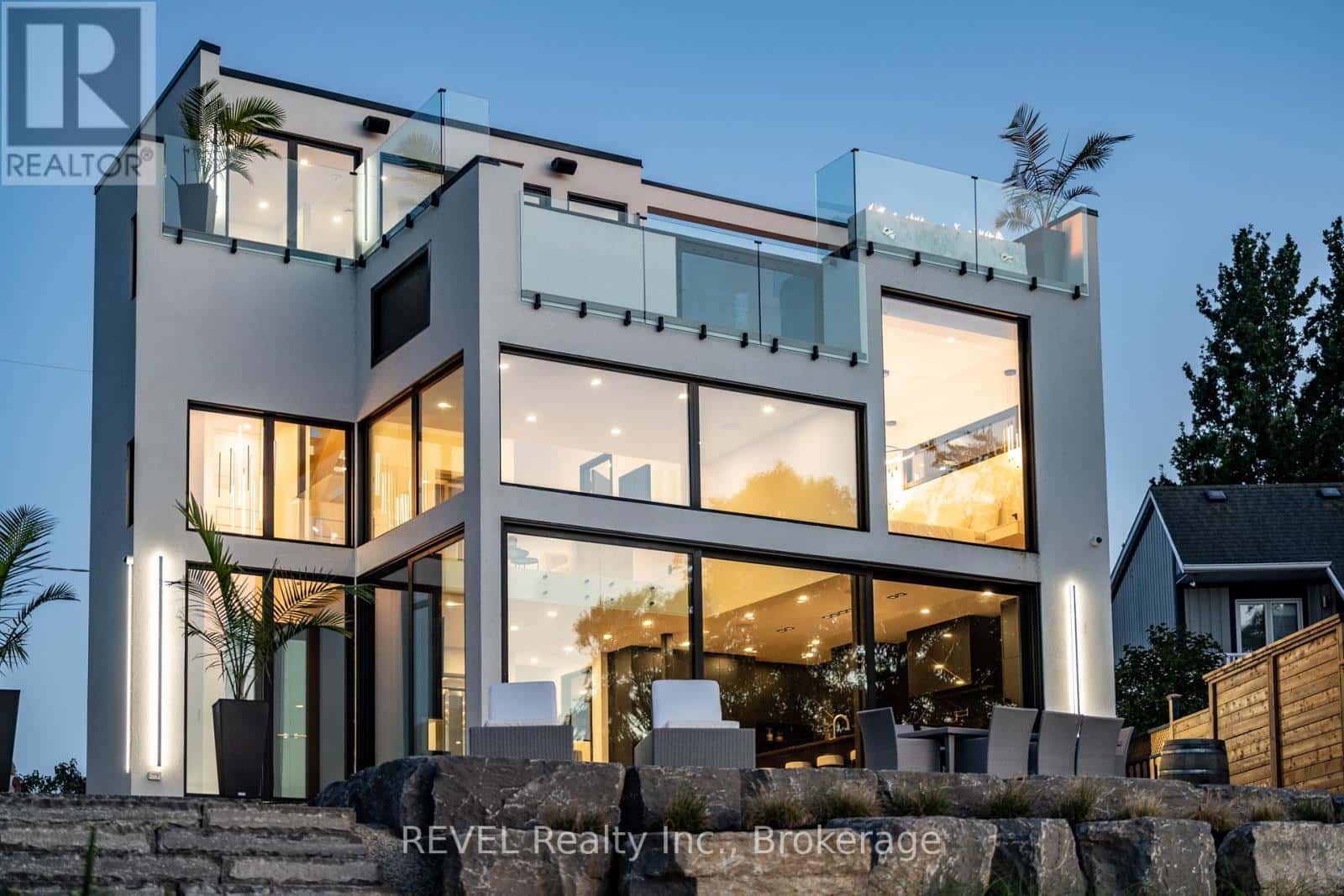 6 FIRELANE 11A STREET — Niagara-on-the-Lake (Lakeshore), Ontario - Photo 2 of 50