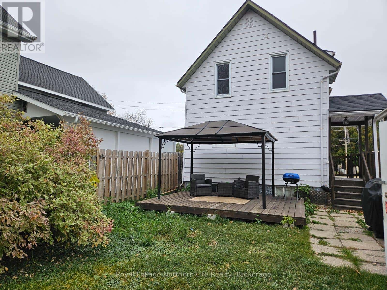 37 JOHN STREET — Temiskaming Shores (New Liskeard), Ontario - Photo 2 of 16