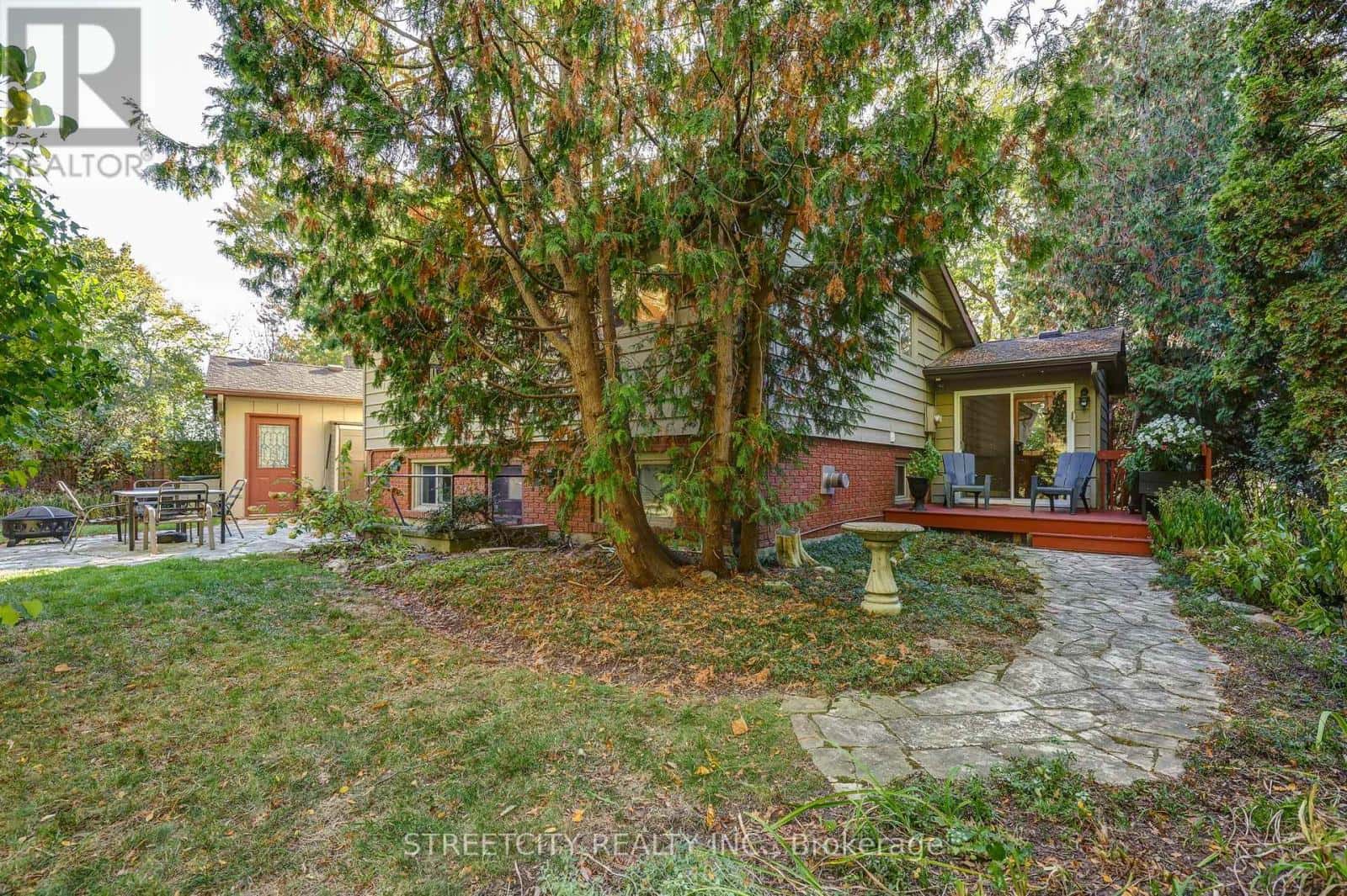 71 GLENBURNIE CRESCENT — London North (North H), Ontario - Photo 4 of 50