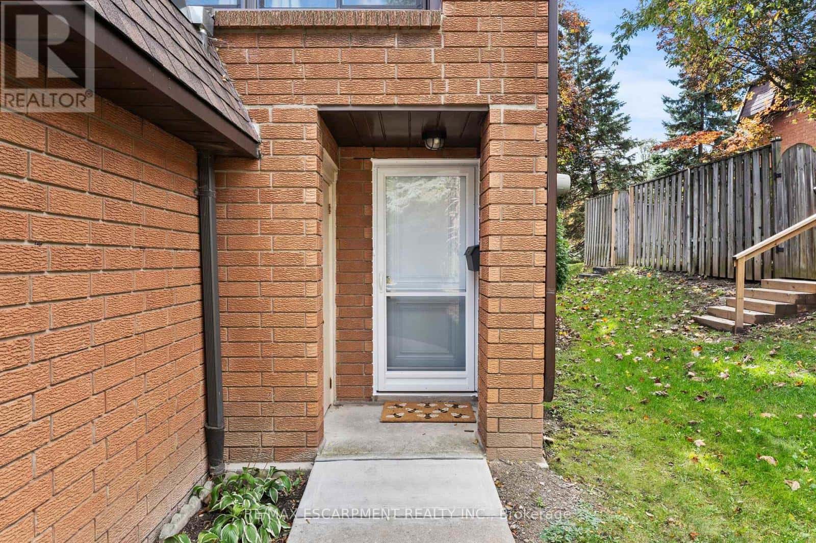 N1 - 444 STONE CHURCH ROAD W — Hamilton (Gilkson), Ontario - Photo 5 of 30