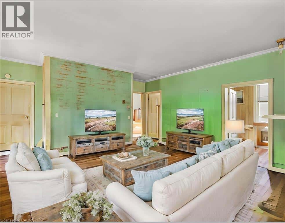 36 ELGIN E/S Street W — Conestogo, Ontario - Photo 2 of 13