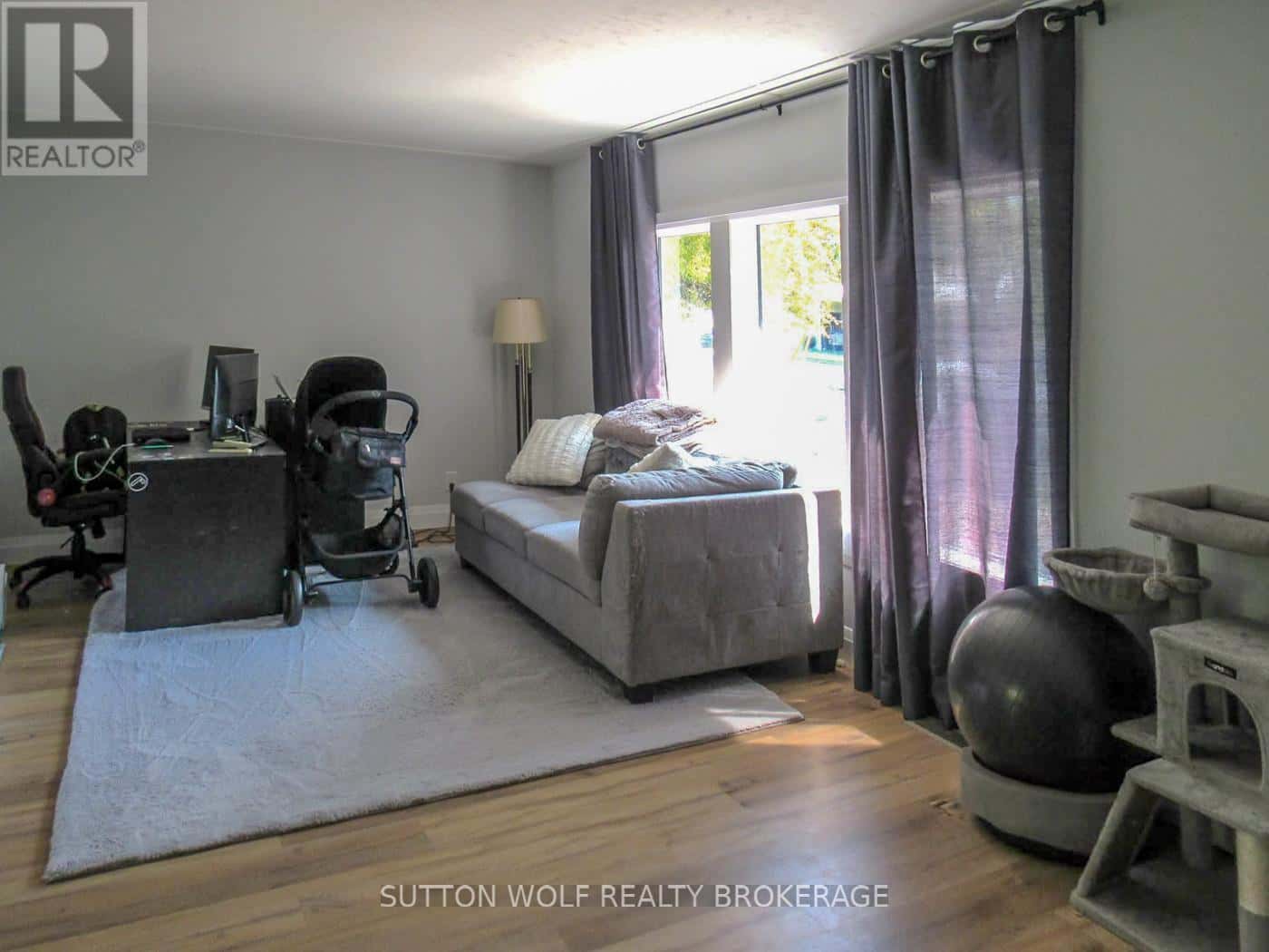 235 WILLIAM STREET — Southwest Middlesex, Ontario - Photo 2 of 22