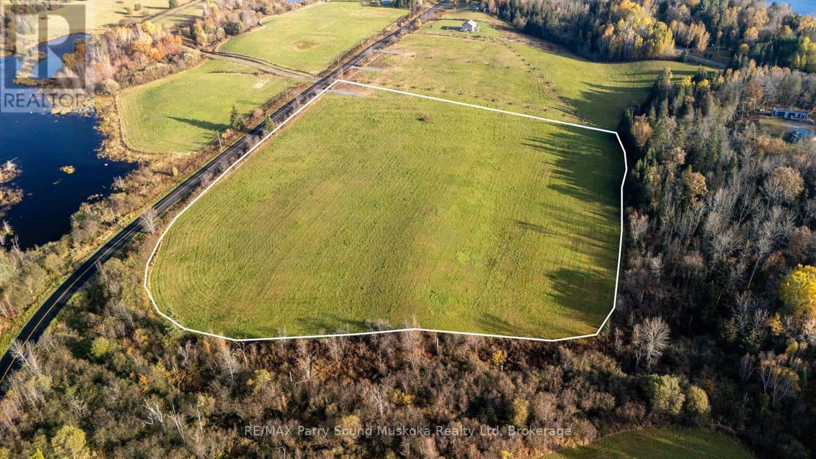 267 BALSAM CROSS — McKellar, Ontario - Photo 2 of 11