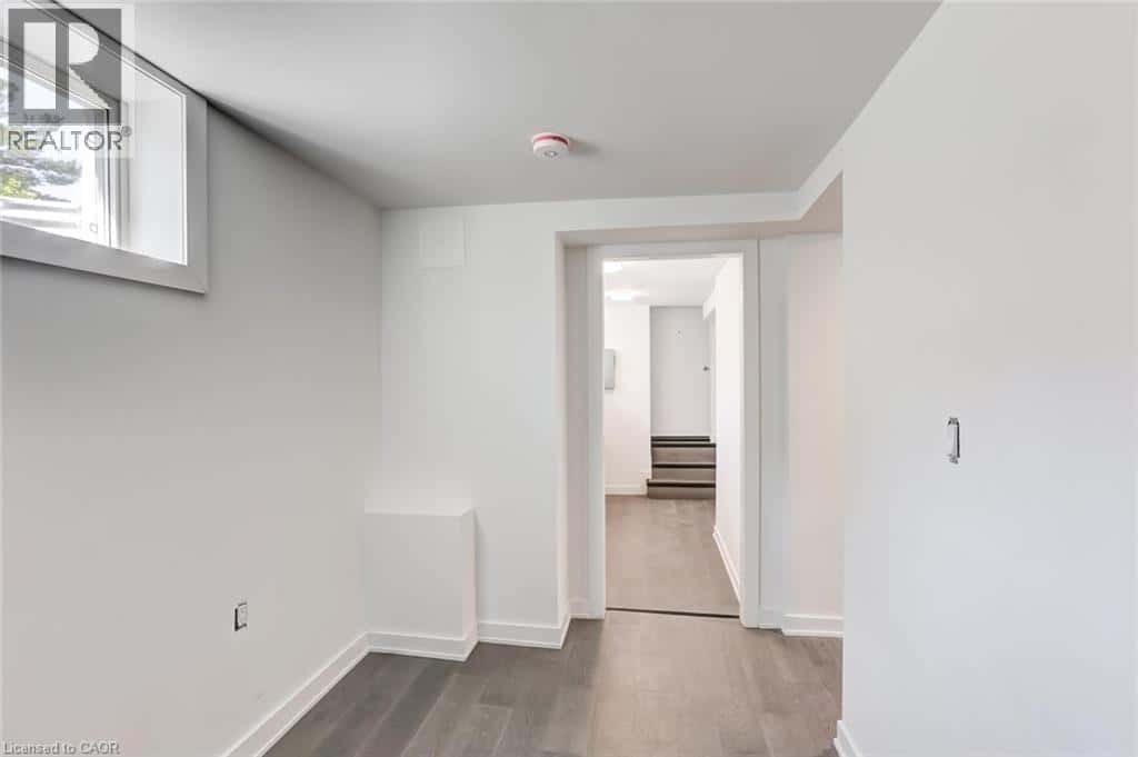 38 THIRTY THIRD ST Street Unit# Lower — Etobicoke, Ontario - Photo 3 of 10