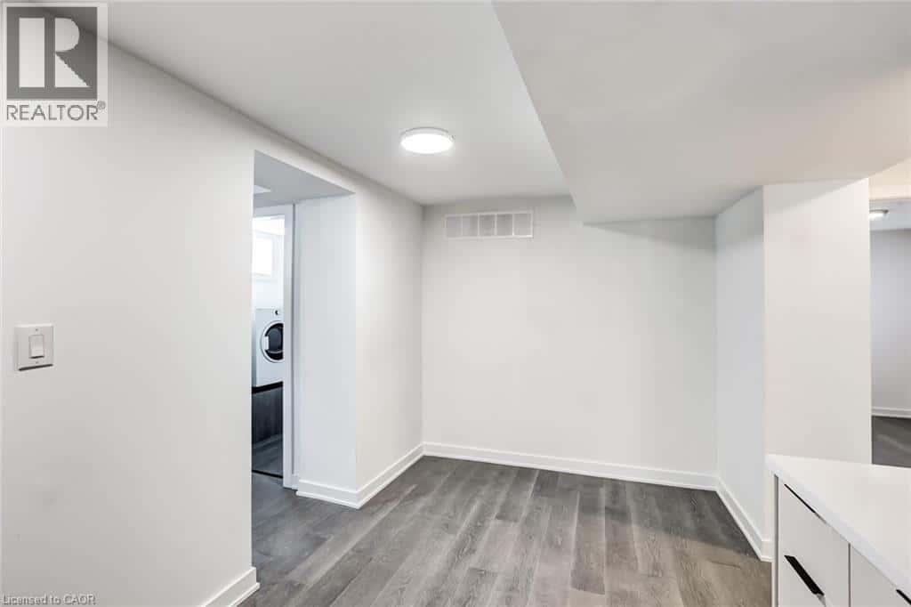 38 THIRTY THIRD ST Street Unit# Lower — Etobicoke, Ontario - Photo 4 of 10