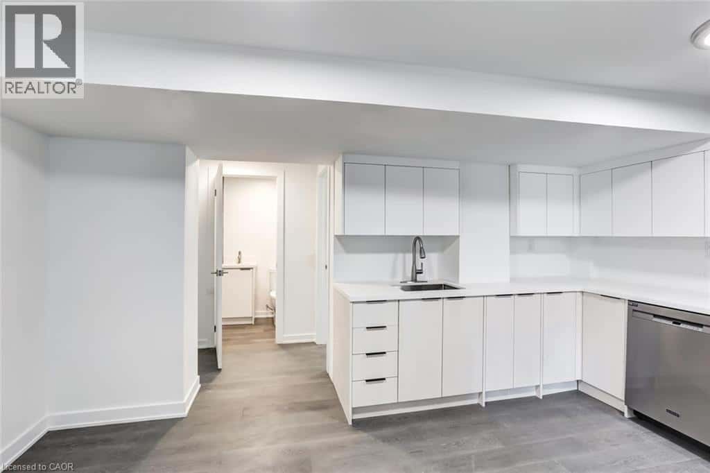 38 THIRTY THIRD ST Street Unit# Lower — Etobicoke, Ontario - Photo 5 of 10