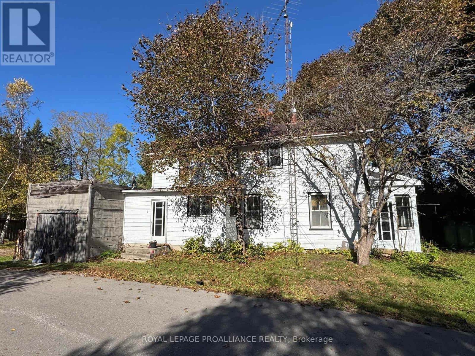 3 GORE STREET — Kawartha Lakes (Manvers), Ontario - Photo 2 of 36