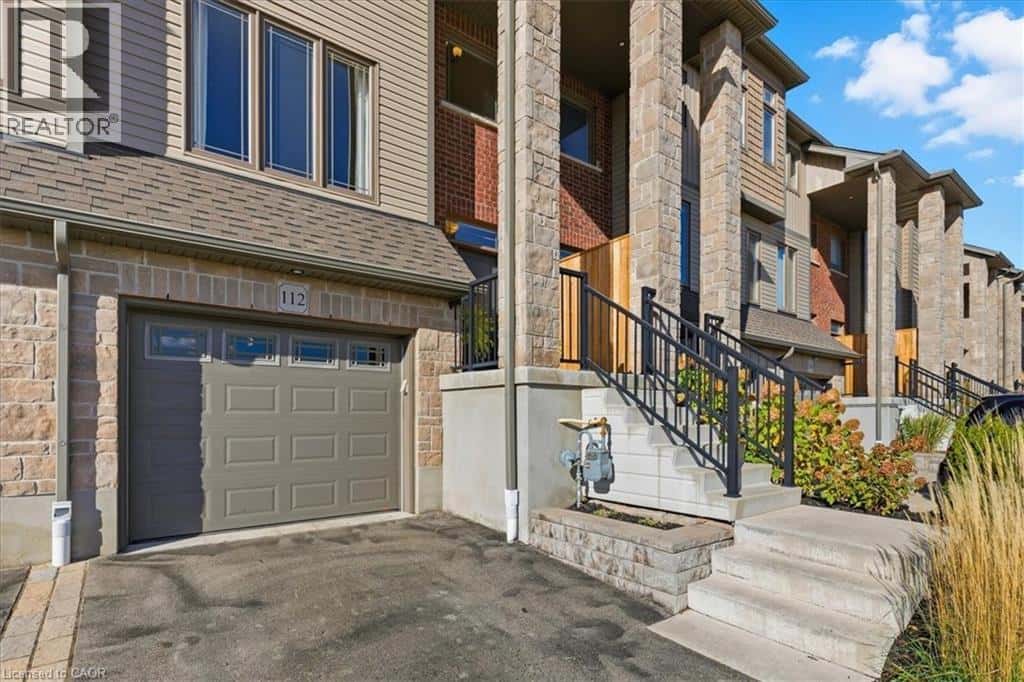 112 LOXLEIGH Lane — Breslau, Ontario - Photo 4 of 49